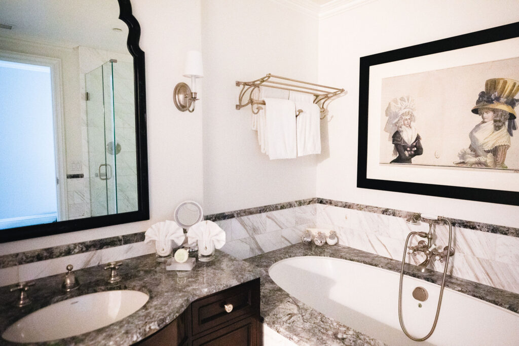 Hotel Les Mars bathroom marble vanity + soaking tub