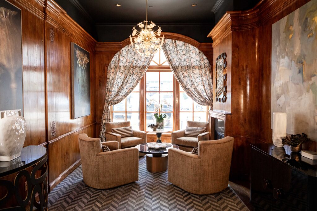 Hotel Les Mars Library