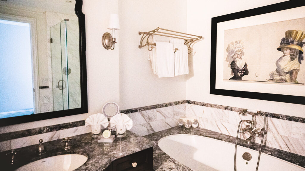 Hotel Les Mars bathroom marble vanity and soaking tub