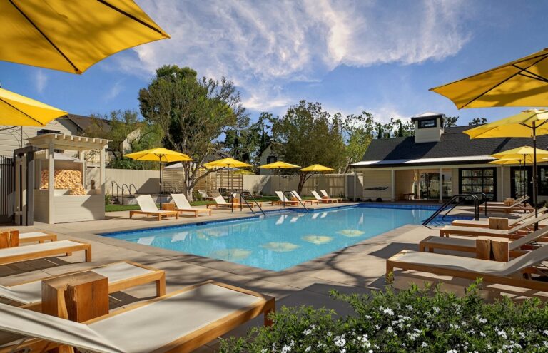 MacArthur Place Pool